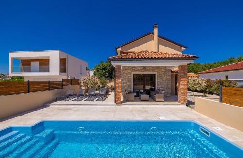 Pinezici House | Semi-detached holiday house DIVNA with private pool