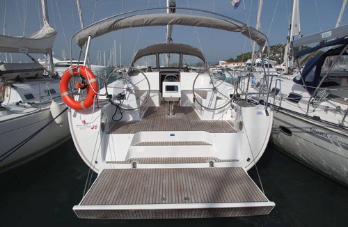 Murter Boat Rental | Sibenik Sun-Kissed Sailing: A Luxurious Beach Experience in Croatia