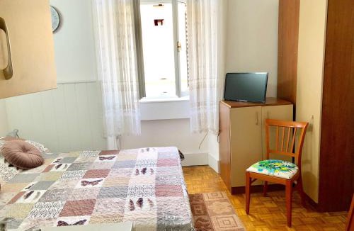 Lovran Apartment | Simply Best HOLIDAY , Cash Pay & Free is - Parking, Aircool, Tv, 2 Person