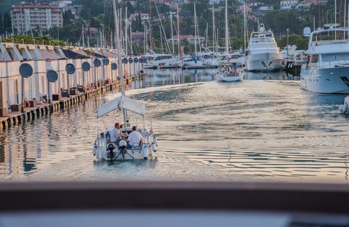 Piran Boat Rental | Sirena Lux Seahouse in Marina Portorož, Beachfront with Terrace and Jacuzzi
