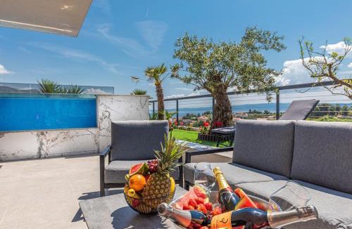 Mejasi Apartment | Sky Pool Penthouse with a huge heated private pool