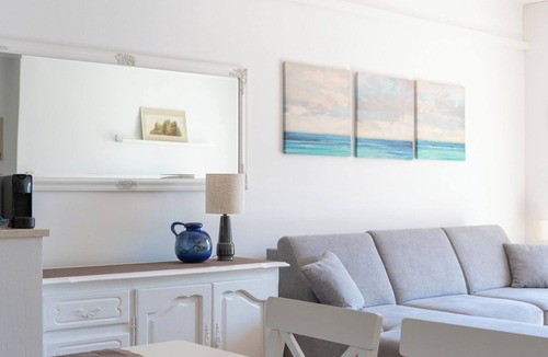 Klek Apartment | Spacious 3-bedroom apartment and a private deck just a few steps from the sea.