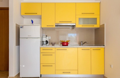 Sveti Anton Apartment | Spacious apartment in Malinska with WiFi, free parking and AC