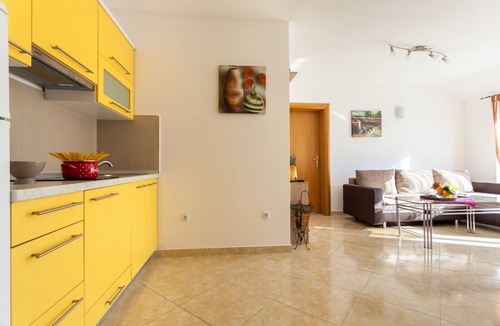 Sveti Anton Apartment | Spacious apartment in Malinska with WiFi, free parking and AC
