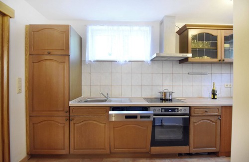 Krizine Apartment | Spacious Basement Apartment Near Umag