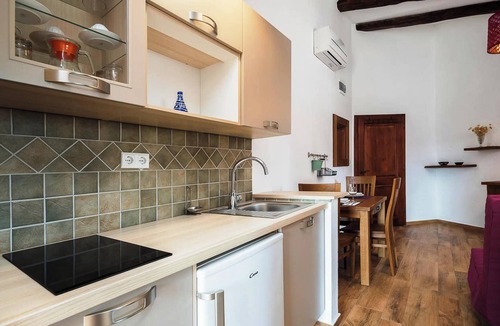 Primosten Burnji Apartment | Spacious Ground Floor Retreat with Pool for Families & Groups