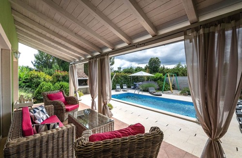 Rakalj House | Spacious holiday house/pool/jacuzzi/playground/6+2