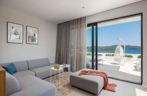 Jezera Villa | Special Offer Villa Luxor 4 Bedrooms Heated Pool & Spa