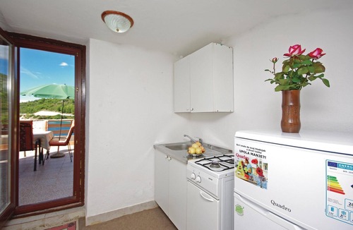 Podaca House | Spend your vacation in Podace, at the foot of the Biokovo mountain.
