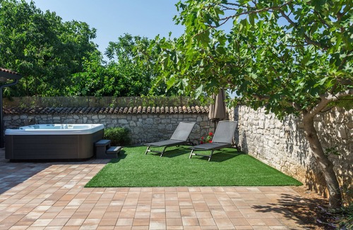 Dracevac House | Ston house with whirlpool, garden, table tennis, quiet location