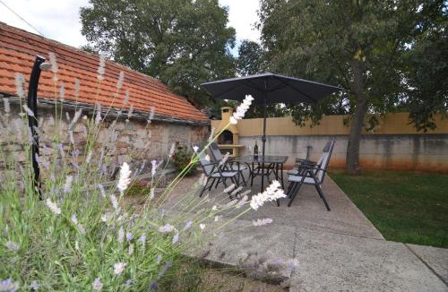 Drnis House | Stone House