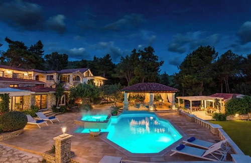 Vela Luka Resort | Stone House Villa Poplat – Private 7BR Estate with Sea-Water Pool, 50m to Sea