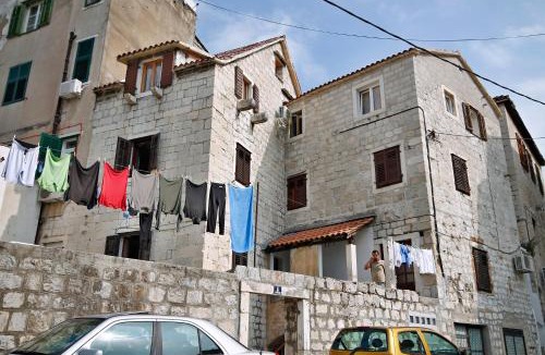 Split Apartment | Stone Rose in Center