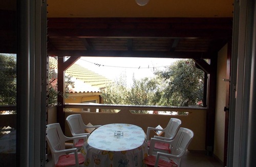 Kustici Apartment | Studio apartment, directly on the sea, mezzanine