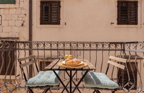 Komiza Apartment | Studio Apartment with Balcony