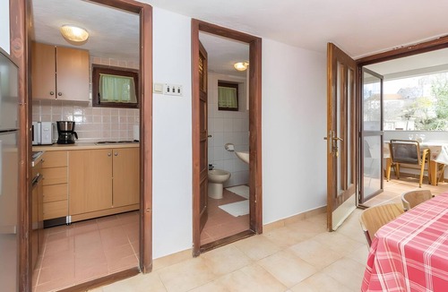 Tkon Apartment | Studio Apartment with Mountain View, WiFi, and Air Conditioning