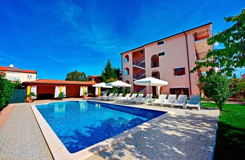 Dajla Apartment | Studio flat with a swimming pool Novigrad (AS-6951-a)