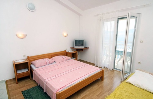 Drvenik Apartment | Studio flat with balcony and sea view Drvenik Gornja vala, Makarska (AS-4890-b)