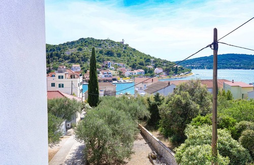 Tijesno Apartment | Studio flat with balcony and sea view Tisno, Murter (AS-17716-a)