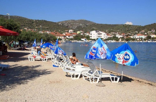 Vinisce Apartment | Studio flat with hot tub Vinišće, Trogir (AS-8660-c)