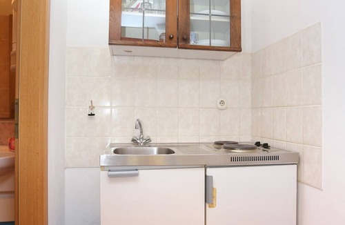 Dugi Rat Apartment | Studio flat with terrace Dugi Rat, Omiš (AS-15417-b)