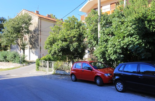 Dugi Rat Apartment | Studio flat with terrace Dugi Rat, Omiš (AS-15417-b)