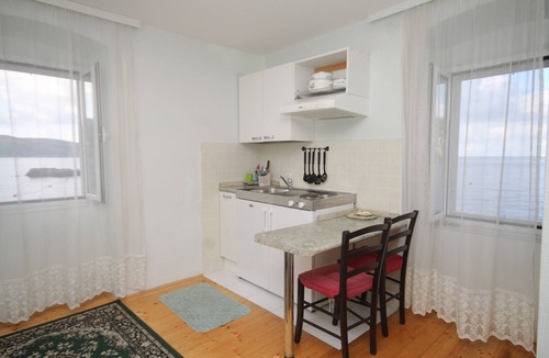 Komiza Apartment | Studio flat with terrace and sea view Komiža, Vis (AS-9703-c)