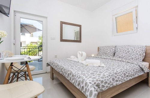 Baska Apartment | Studio flat with terrace Baška, Krk (AS-18808-a)