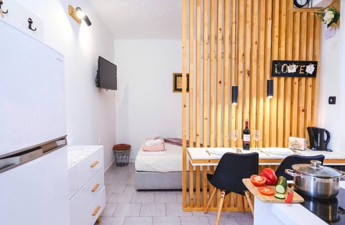 Secovlje Apartment | Studio Nik Garden & Jacuzzi near Portoroz, Portorož - Sečovlje, Slovenia