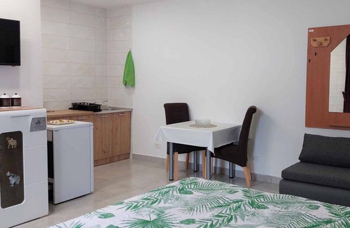 Katoro Apartment | Studio Studio flat with air conditioning
