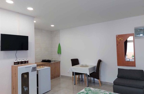 Katoro Apartment | Studio Studio flat with air conditioning