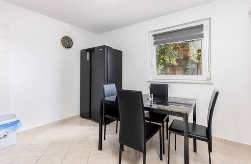 Klanfari Apartment | Stunning apartment in Dramalj with WiFi