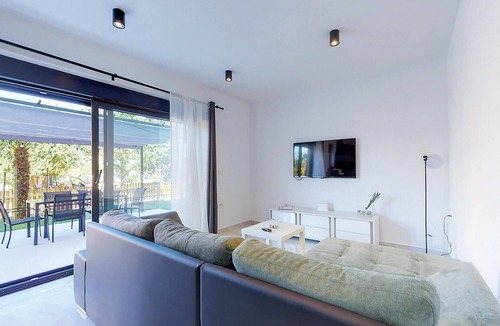 Drenje Apartment | Stunning apartment in Drenje with WiFi