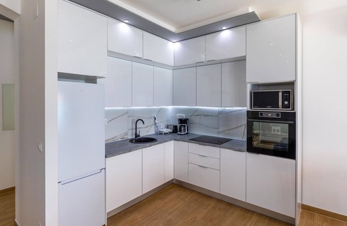 Komarna Apartment | Stunning apartment in Komarna with WiFi