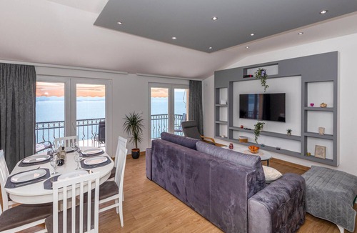 Komarna Apartment | Stunning apartment in Komarna with WiFi