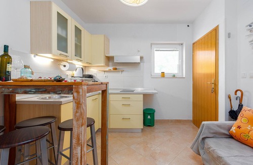 Kosljun Apartment | Stunning apartment in Kosljun with WiFi