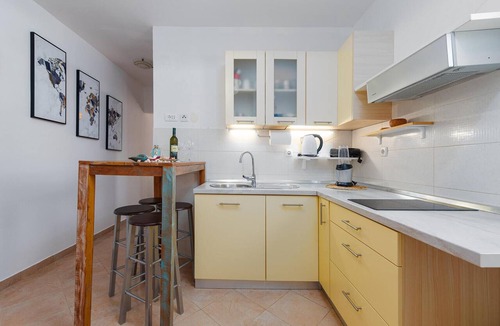 Kosljun Apartment | Stunning apartment in Kosljun with WiFi