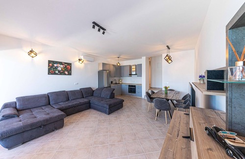 Marina Apartment | Stunning apartment in Marina with house sea view