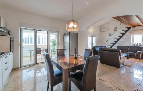 Marcana Apartment | Stunning Apartment In Marcana