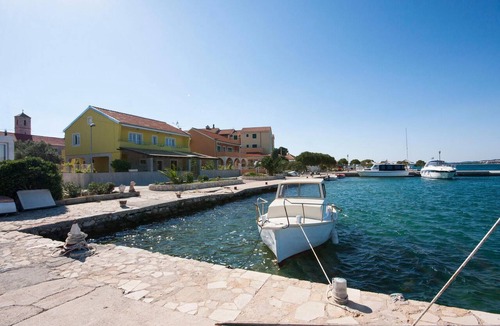 Krapanj Apartment | Stunning apartment in Sibenik with house sea view