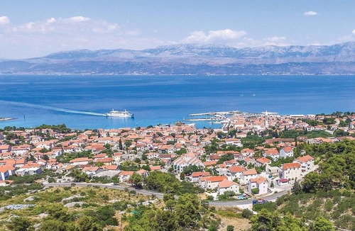 Supetar Apartment | Stunning apartment in Supetar with WiFi