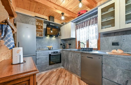 Ludbreg House | Stunning home in Vinogradi Ludbreski with sauna