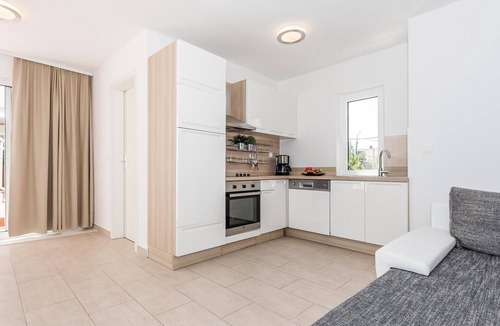 Betina House | Stunning home in Betina with kitchen