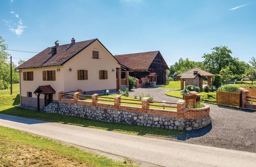 Bosiljevo House | Stunning home in Bosiljevo