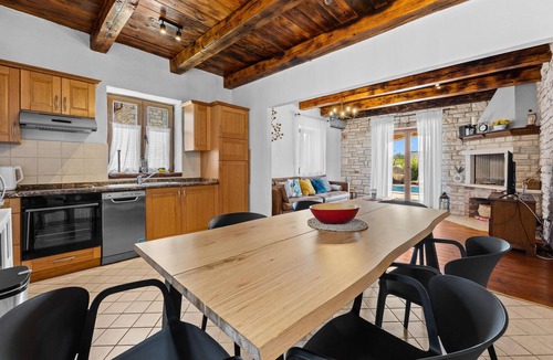 Cabrunici House | Stunning home in Cabrunici