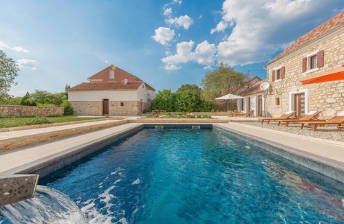 Oklaj House | Stunning home in Citluk