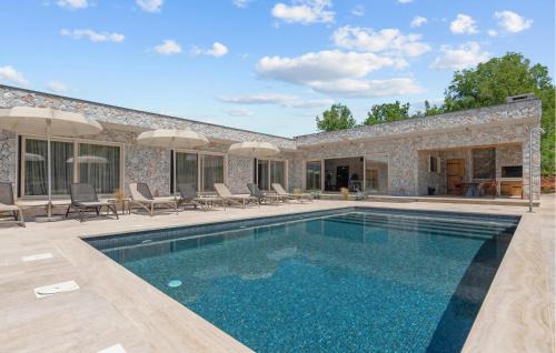 Dicmo House | Stunning Home In Dicmo