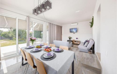Dugopolje House | Stunning Home In Dugopolje