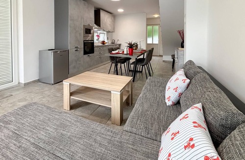 Gabonjin House | Stunning home in Gabonjin
