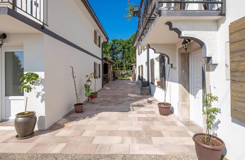 Jurdani House | Stunning home in Jurdani with WiFi